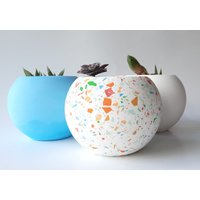 Terrazzo Übertopf, Muttertagsgeschenk, Bunter Einweihungsgeschenk, Zementübertopf, Zementtopf, Sukkulentenübertopf, Indoor-Übertopf von DesiGN33Studio