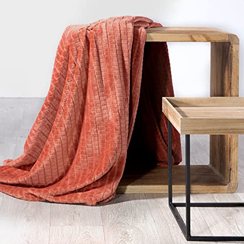 Design91 Kuscheldecke Cindy 2, weiche, Flauschige Wohndecke, Microfaser, 70x160-150x200-170x210-220x200 cm, Ziegelrot, 200 x 220 cm von Design91