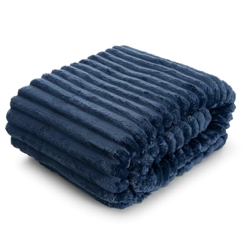 Kuschelige Decke mit Streifenmuster, Weiche Kuscheldecke, Soft, Gestreifte Sofadecke, Flauschige Wohndecke, Steppdecke, MIKROFASER (Blau, 170 x 210 cm) von Design91