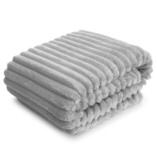 Kuschelige Decke mit Streifenmuster, Weiche Kuscheldecke, Soft, Gestreifte Sofadecke, Flauschige Wohndecke, Steppdecke, MIKROFASER (Silber, 70 x 160 cm) von Design91
