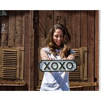 Inschrift Holz Xoxo in Der Hand Geborgen Holz Geschnitzten Und Bemalten von DesignAtelierArticle