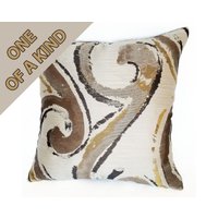 Abstraktes Paisley Kissen Schriftrolle Muster in Taupe, Braun Und Grau Mit Schwarzer Bouclé Rückseite - Seascroll Mineral von DesignAzurite