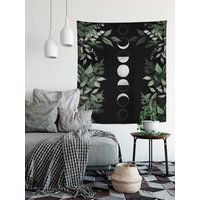Grüne Pflanzen Und Mond - Eukalyptus Wandbehang Schwarzer Hintergrund Boho von DesignBohemian