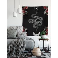 Mond Und Schlangen Symbol - Schwarz Weiß Rote Rosen Gobelin Wandbehang Meditation Yoga Hippie von DesignBohemian