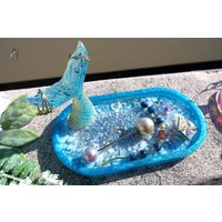 Personalisiertes Resin Tablett, Blaues Meerjungfrau Selbstgemachter Schmuck Organizer, Accessoireshalter, Dekoratives Eitelkeitstablett, Geschenk von DesignByFionaLi