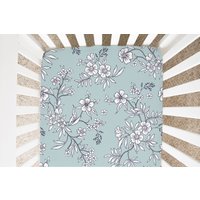 Florales Blau-Weißes Kinderbetttuch, Blumen Illustration Minky Jersey Bettwäsche Kinderzimmer Aqua Laub Dekor Baby Gir Minimal Modernes von DesignByMaya