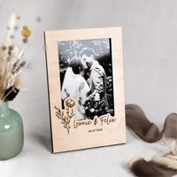 Personalisiertes Hochzeitsgeschenk Hochzeits-Bilderrahmen Mit Den Namen Des Brautpaars Und Dem Hochzeitsdatum - Geschenk Zum Jahrestag von DesignByNinaShop