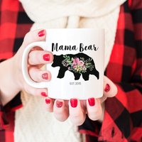 Personalisierte Mama Bär Tasse, Neue Mutter Kaffeetasse, Geschenk Für Mütter, Geschenk, Baby-Dusche-Geschenk von DesignGypsee