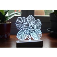 Monstera - 7-Farbige Rgb-Led-Lampe Pflanzenlampe Designerlampe Schicke Lampe Künstliche Tropenlampe 3D-Lampe Mit Holzsockel von DesignLaserCreations
