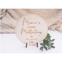 Personalisiertes Schild Aus Holz Mamas Erster Muttertag Oder Papas Vatertag von DesignMeilenstein