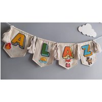 Personalisiertes Leinen Namensbanner Punch Embroidery Kinderzimmer Dekor von DesignOfHomeDecor