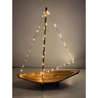 Design Lampe Segelboot Upcycling Absolutes Unikat Holz Planken Schiff Vintage Leuchte Segelfreunde von DesignUpcyclingLamps