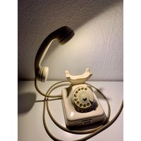 Designer Lampe, Post Telefon, Wählscheibe, Bakelit Vintage Leuchte Steampunk Upcycling Designer Lampe, Post Telefon, Wählscheibe, Bakelit Vintage Leuchte Steampunk Upcycling von DesignUpcyclingLamps