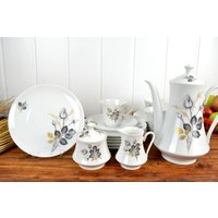 Kaffeeservice Königl. Pr. Tettau 70Er Rose Schwarz Gold Design Kaffee Service Kaffeekanne Teller 60Er Black Gothik Steampunk Dark Dreams Kaffeeservice Königl. Pr. Tettau 70Er Rose Schwarz Gold Design Kaffee Service Kaffeekanne Teller 60Er Black Gothik Steampunk Dark Dreams von DesignVintageShopDE