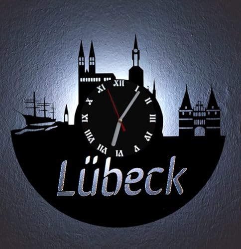 Designbysh LED Wanduhr Lübeck Skyline Uhr Hintergrundbeleuchtet mit schleichendem Uhrwerk von Designbysh