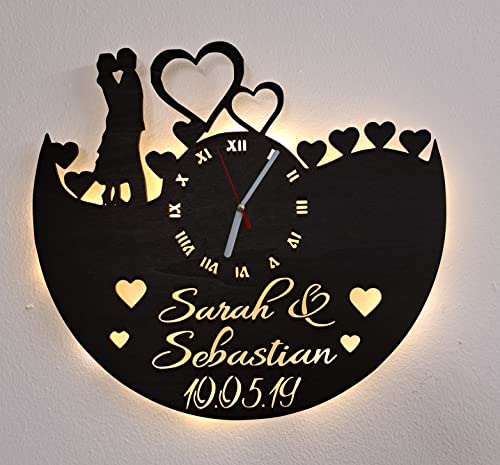 Designbysh Personalisierte LED Wanduhr Liebe 1" Geschenk Hochzeit Hochzeitstag Geschenk Partner Liebe Paar Ehemann Ehefrau Mann Frau goldene Silberne Valentinstag Jahrestag von Designbysh