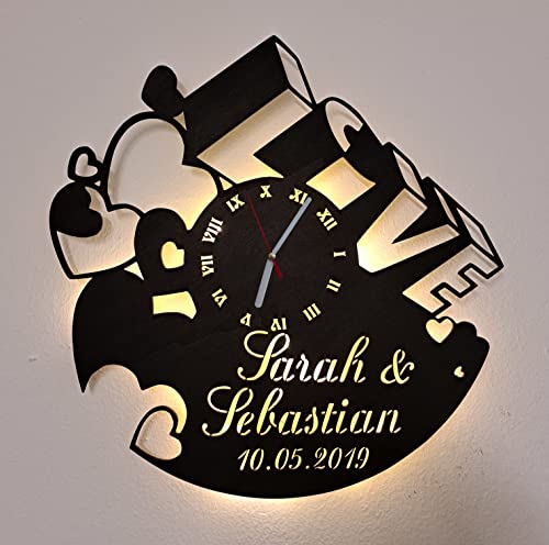 Designbysh Personalisierte LED Wanduhr Liebe 9" Geschenk Hochzeit Jahrestag Valentinstag von Designbysh