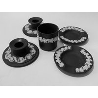 Wedgwood Jaspisware Set - 2 Kleine Aschenbecher, 1 Match- Oder Zahnstocherhalter, Passende Kerzenhalter von DesignerConsignor1