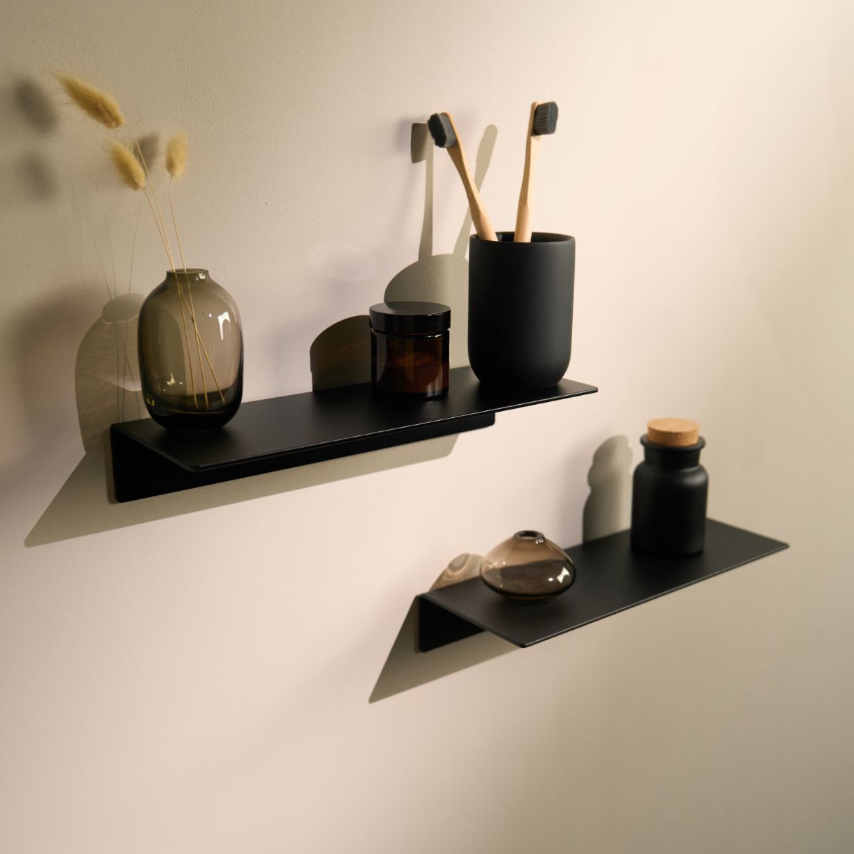 Wandregal ohne Bohren Schwarz Wandregal ohne Bohren Schwarz von Designfabrik Hamburg