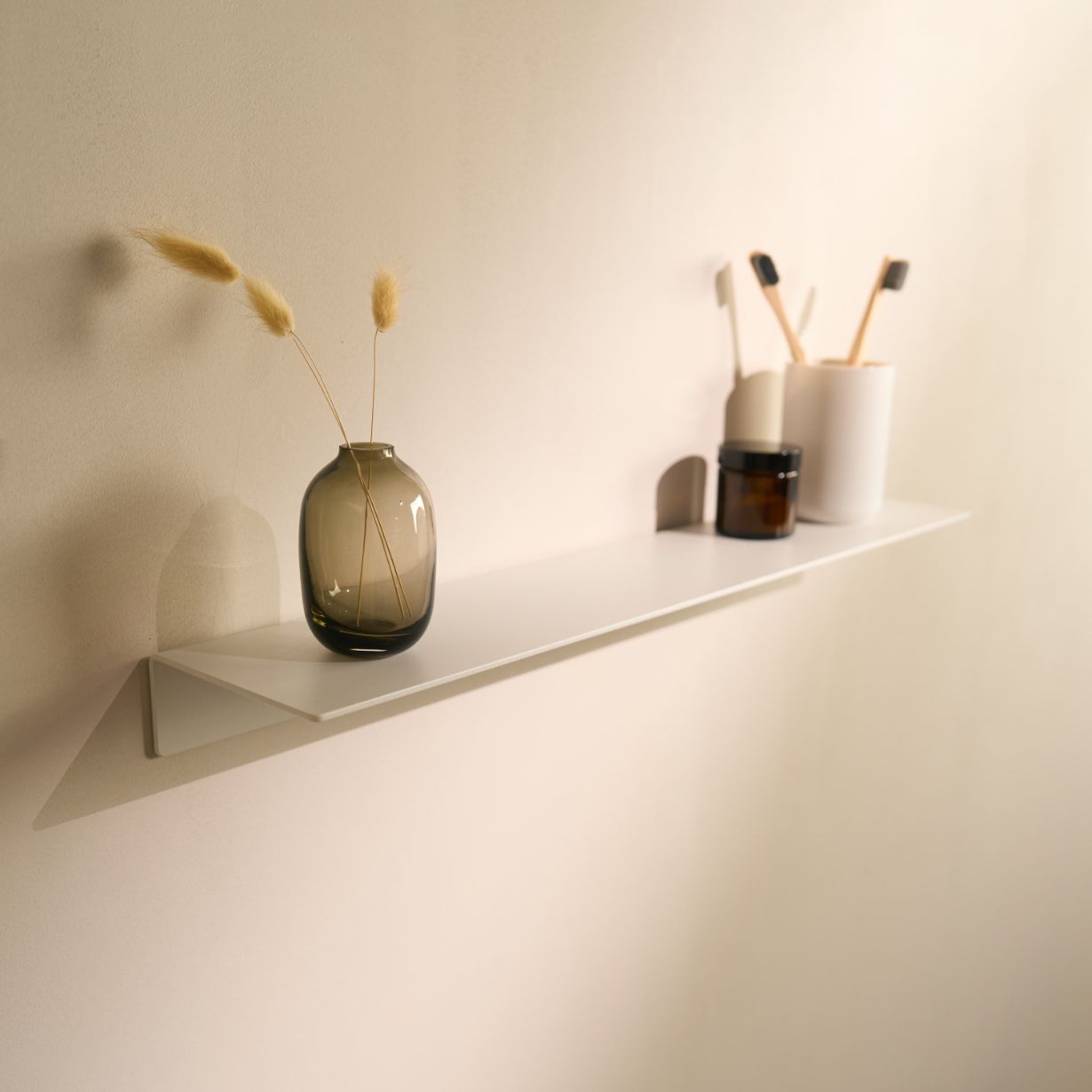 Wandregal ohne Bohren Weiß Wandregal ohne Bohren Weiß von Designfabrik Hamburg