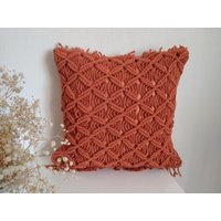 Gebrannte Orange Blumen Geknüpfte Makramee Lendenkissenbezug // Boho Dekokissen Outdoor Kissen Wohndeko von Designfts