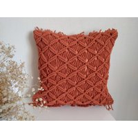 Gebrannte Orange Blumen Geknüpfte Makramee Lendenkissenbezug // Boho Dekokissen Outdoor Kissen Wohndeko von Designfts