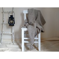 Gestrickte Wolldecke in Beige Mit Quasten Und Fransen // Weihnachtsgeschenk Winterdecke Wohndekor von Designfts