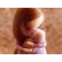 Filzfigur Mutter Und Neugeborenes - Nachhaltiges Geschenk Zur Geburt Aus Natürlichen Materialien von DesignsAndFlourish