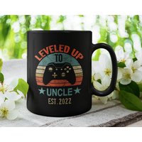 Auf Onkel Est Geebnet. 2024 | 2023, 2022 Oder Ein Beliebiges Jahr, Benutzerdefiniertes Jahr Gamer Neuer Niedliche/Lustige Kaffeetasse - Schöne von DesignsByPascal