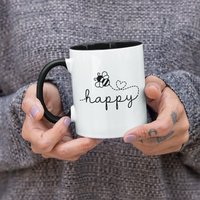 Bee Happy, Be Lover Süßer Kaffeebecher | 11 Oder 15Oz - Schöne Premium Qualität Geschenkidee | Erhältlich Mit Farbigem Innen- Und Henkel von DesignsByPascal