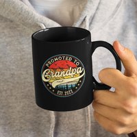 Zum Grandpa Est Gefördert. 2025 | 2024 Oder Ein Beliebiges Jahr, Benutzerdefiniertes Jahr Neuer Großvater Niedliche Kaffeetasse | 11 15 Unzen von DesignsByPascal