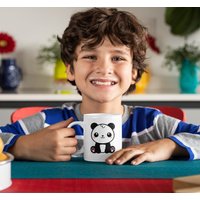 Entzückender Kawaii Baby Panda, Niedliche Tier-Kinder-Kaffee-Tasse | 11 Oder 15 Unzen - Schöne Premium-Qualitäts-Geschenkidee | Weiß Farbig Innen von DesignsByPascal