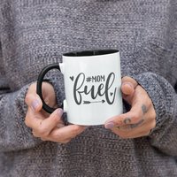 Mom Kraftstoff, #mom, #momlife, Mutter Niedliche Kaffee-/Tee-Tasse | 11 Oder 15 Unzen - Schöne Qualitäts-Geschenkidee | Innen Und Griff Gefärbt von DesignsByPascal