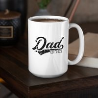 Papa Est. 2021, 2022 Oder 2023, Custom Year New Father Niedliche Kaffee-/Teetasse | 11 15 Oz - Schönes Qualitätsgeschenk | Schwarz, Weiß Bunt von DesignsByPascal