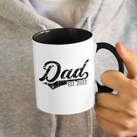 Papa Est. 2024 | 2025 Oder Ein Beliebiges Jahr Benutzerdefiniertes Jahr Neuer Vater Netter Kaffee-/Teebecher | 11 15 Unzen - Schöne von DesignsByPascal