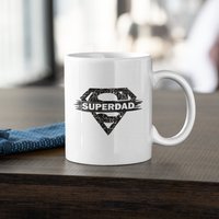 Superdad, Super Papa/Vater Niedliche Kaffeetasse | 11 Oder 15Oz - Schöne Premium-Qualität Geschenkidee | Weiß, Schwarz Mit Farbigem Innen-/Griff von DesignsByPascal