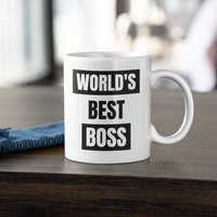 Weltbester Chef, Büroleiter Niedliche/Lustige Kaffeetasse | 11 Oder 15 Unzen - Schöne Premium-Qualitäts-Geschenkidee | Weiß, Schwarz Farbig von DesignsByPascal