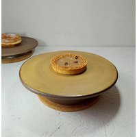 10 "Oder 9, 5" Dunkelbraune Steingut-Servierplatte, Große Bronze-Keramik-Servierplatte Zu Fuß, Rustikale Sockel-Kuchenständer von DesignsByViviH