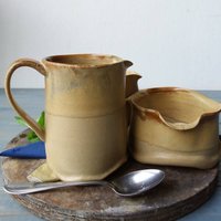Keramik Krug, Teekanne, Kaffeekrug, Hochzeitsgeschenk, Beige Kaffeekanne, Moderner Brauner Krug von DesignsByViviH