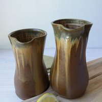 Keramikkaraffe, Keramikkrug, Keramikweinflasche, Brauner Rustikaler Krug, Braune Karaffe, Moderne Bronzekrug, Keramikkaraffe von DesignsByViviH