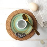 Personalisierter Keramik-Eierbecher, Keramik-Eierhalter, Moderner Eierbecher, Individueller Weich Gekochter 3-Minuten-Eierbecher Mit Teller von DesignsByViviH