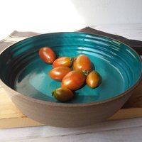 Türkis Keramik Salatschüssel, Moderne Servierschale, Große Pasta Schüssel von DesignsByViviH