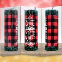 Glaube An Die Magie Von Weihnachten | Büffel Karierte Weihnachtstörn 20Oz Weihnachts Tumbler Geschenk Für Sie von DesignsbyLGH