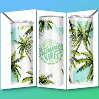 Sommer Vibes Aquarell Strand 20Oz Skinny Tumbler von DesignsbyLGH