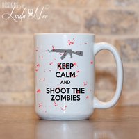 Bleiben Sie Ruhig Und Schießen Die Zombies Becher, Kaffeebecher, Zombies, The Walking Dead, Lustige Zombie-Becher, Zombies, Zombie Geschenk Msa0034 von DesignsbyLindaNeeToo