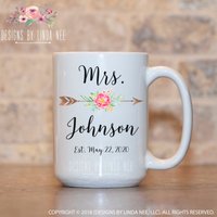 Frau Mrs Hochzeit Becher Personalisierte Geschenk Für Die Braut Bridal Dusche Individuelle Custom Mph516 von DesignsbyLindaNeeToo