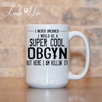 Frauenarzt Becher Geburtshelfer Obgyn Geschenk Für Super Cool Geburtshilfe Baby Arzt Mph482 Frauenarzt Becher Geburtshelfer Obgyn Geschenk Für Super Cool Geburtshilfe Baby Arzt Mph482 von DesignsbyLindaNeeToo