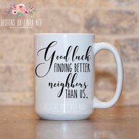 Geschenk Für Nachbar Viel Glück Lustige Becher Bewegen Geschenke Gehen Weg Freunde Mph589 Geschenk Für Nachbar Viel Glück Lustige Becher Bewegen Geschenke Gehen Weg Freunde Mph589 von DesignsbyLindaNeeToo