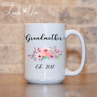 Gramdmother Zu Sein Becher, Großmutter Est Etabliert Baby Offenbaren Schwangerschaft Ankündigung, Geschenk Mph233 Gramdmother Zu Sein Becher, Großmutter Est Etabliert Baby Offenbaren Schwangerschaft Ankündigung, Geschenk Mph233 von DesignsbyLindaNeeToo