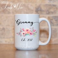 Grammy Becher, Grammy-Becher, Est Gegründet Baby Offenbaren Schwangerschaftansage, Babygeschenk, Zeigen Mph234 Grammy Becher, Grammy-Becher, Est Gegründet Baby Offenbaren Schwangerschaftansage, Babygeschenk, Zeigen Mph234 von DesignsbyLindaNeeToo